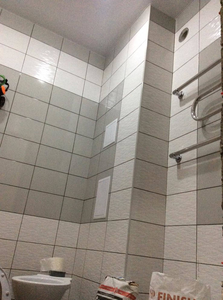 Процесс укладки плитки