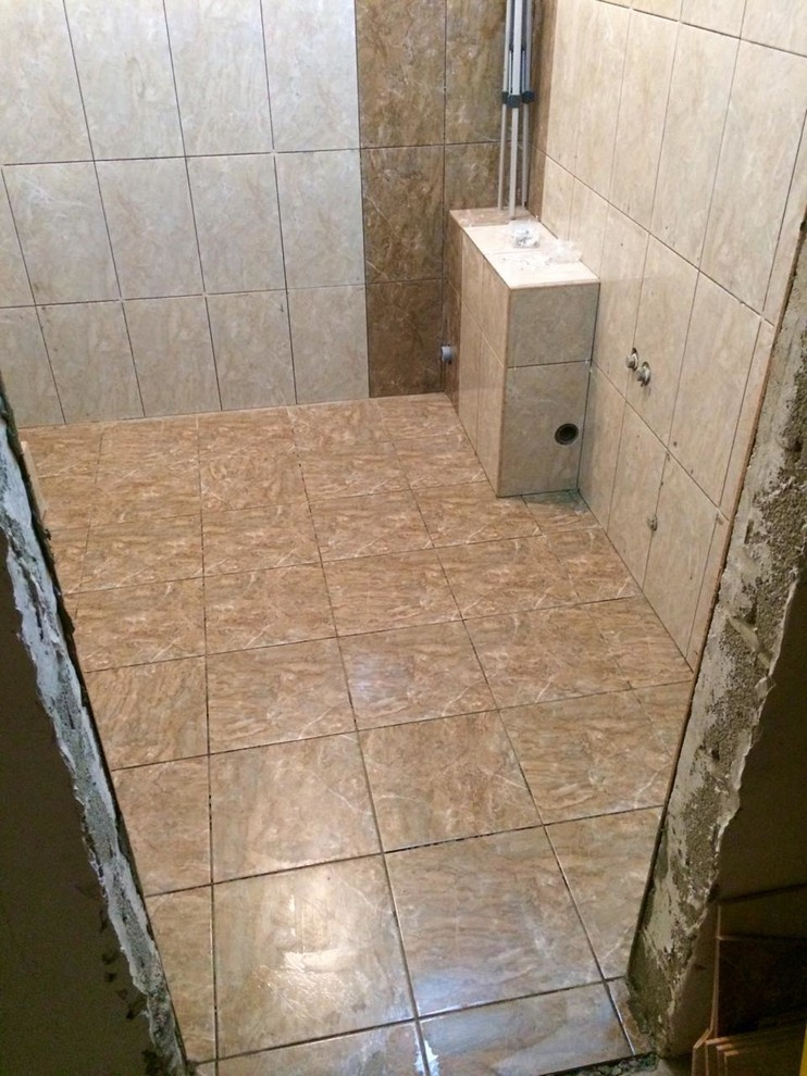 Процесс укладки плитки