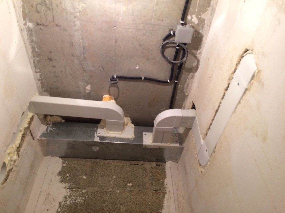 Процесс укладки плитки