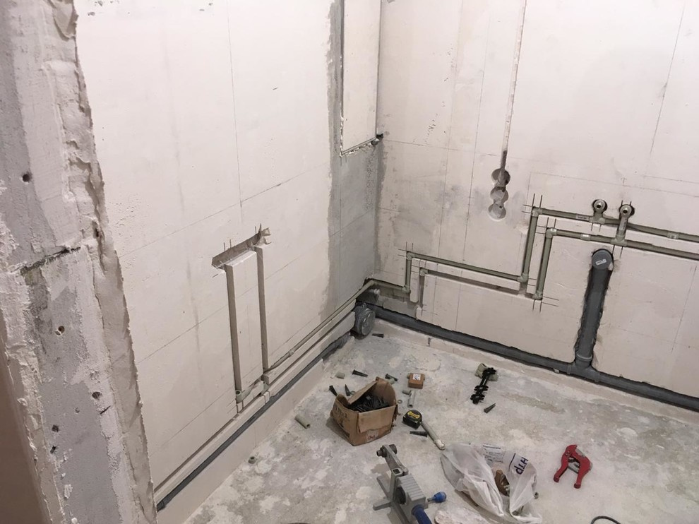 Процесс укладки плитки