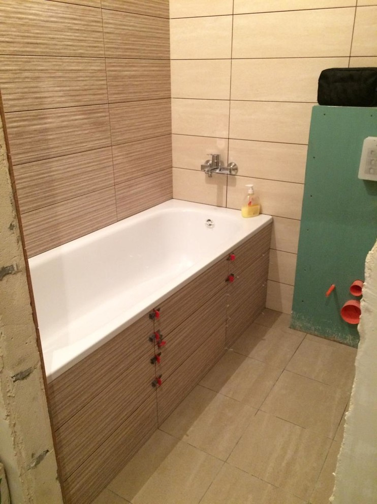 Процесс укладки плитки