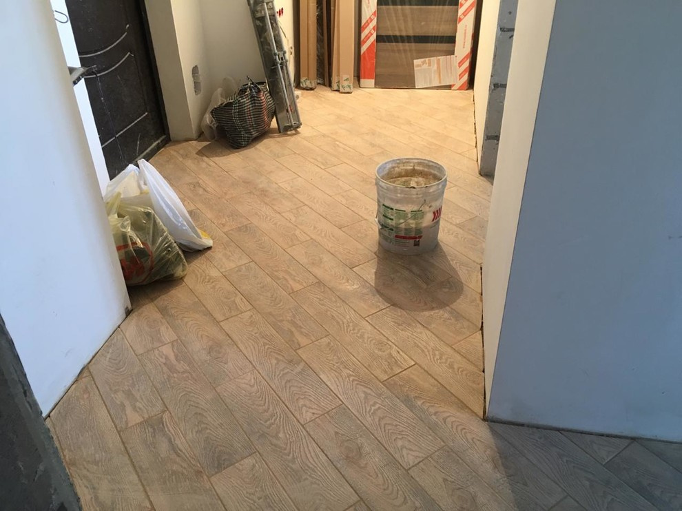 Процесс укладки плитки