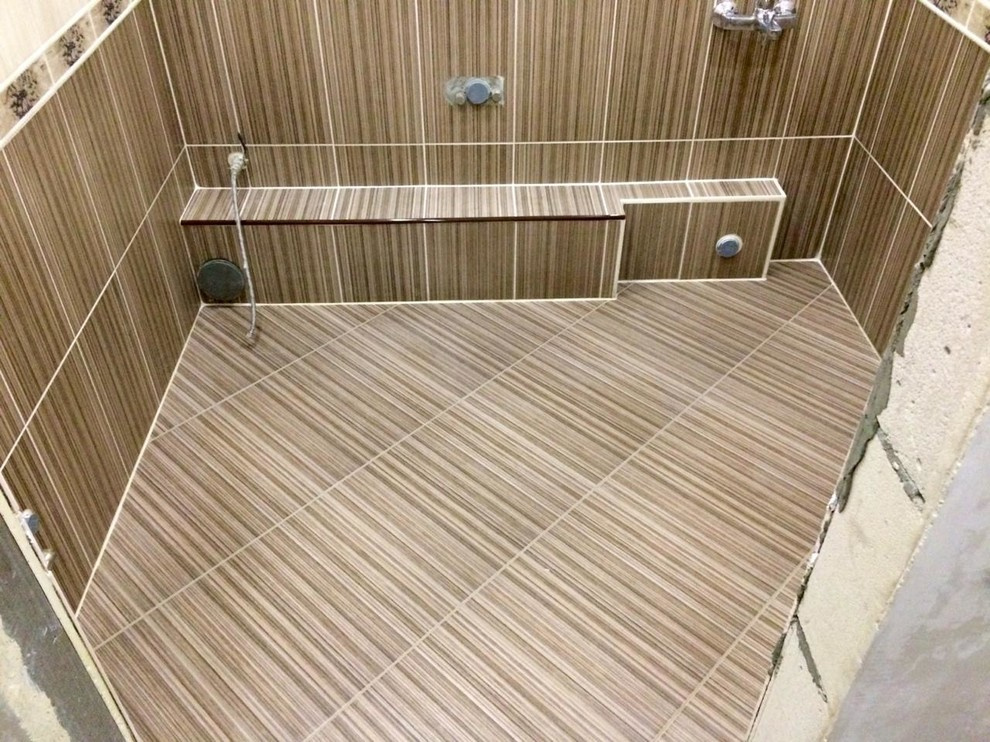 Процесс укладки плитки