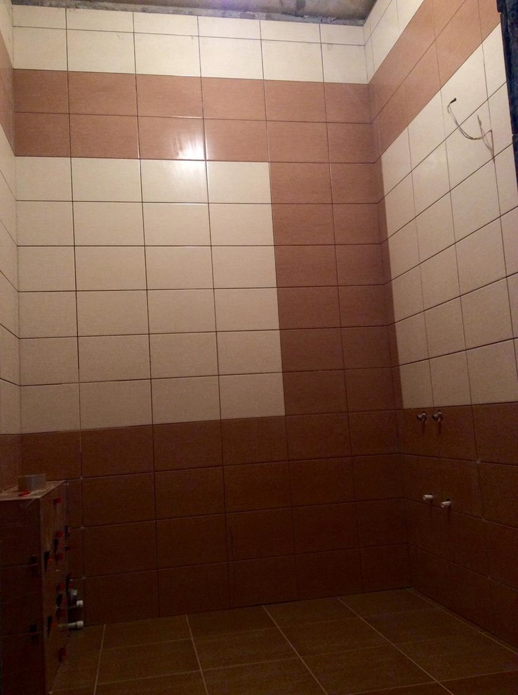 Процесс укладки плитки