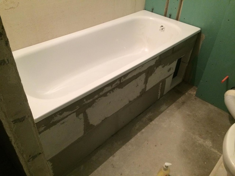 Процесс укладки плитки