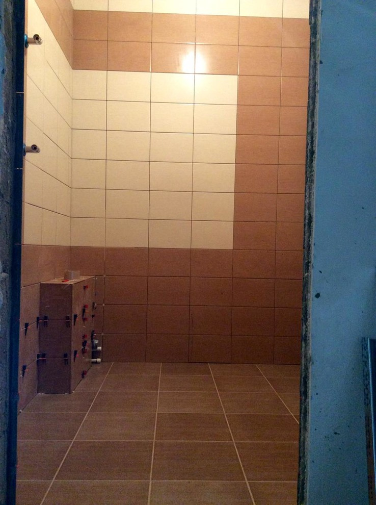 Процесс укладки плитки