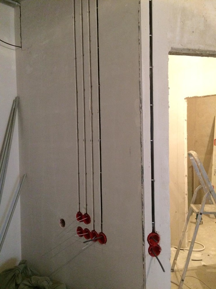 Процесс укладки плитки