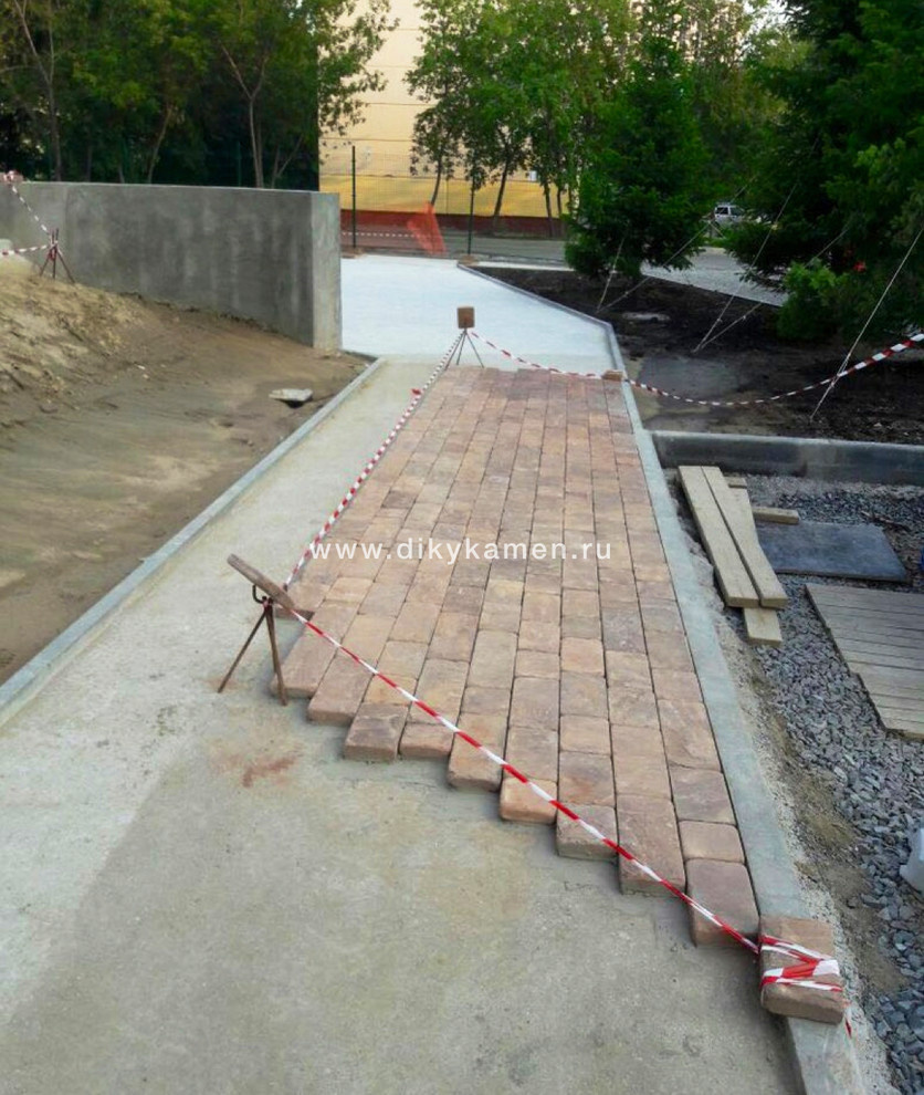 Поставка брусчатки из камня в объеме 6000м2