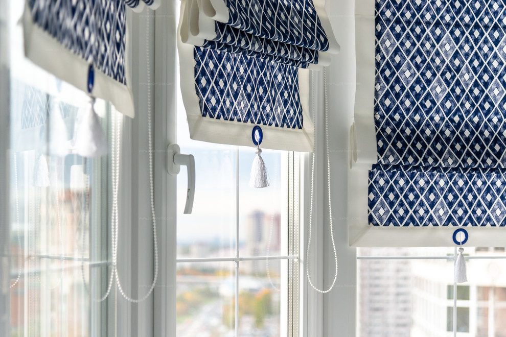 Балкон с римскими шторами в детской