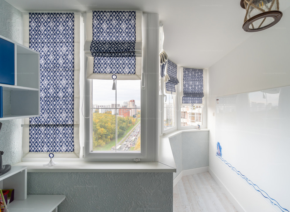 Балкон с римскими шторами в детской