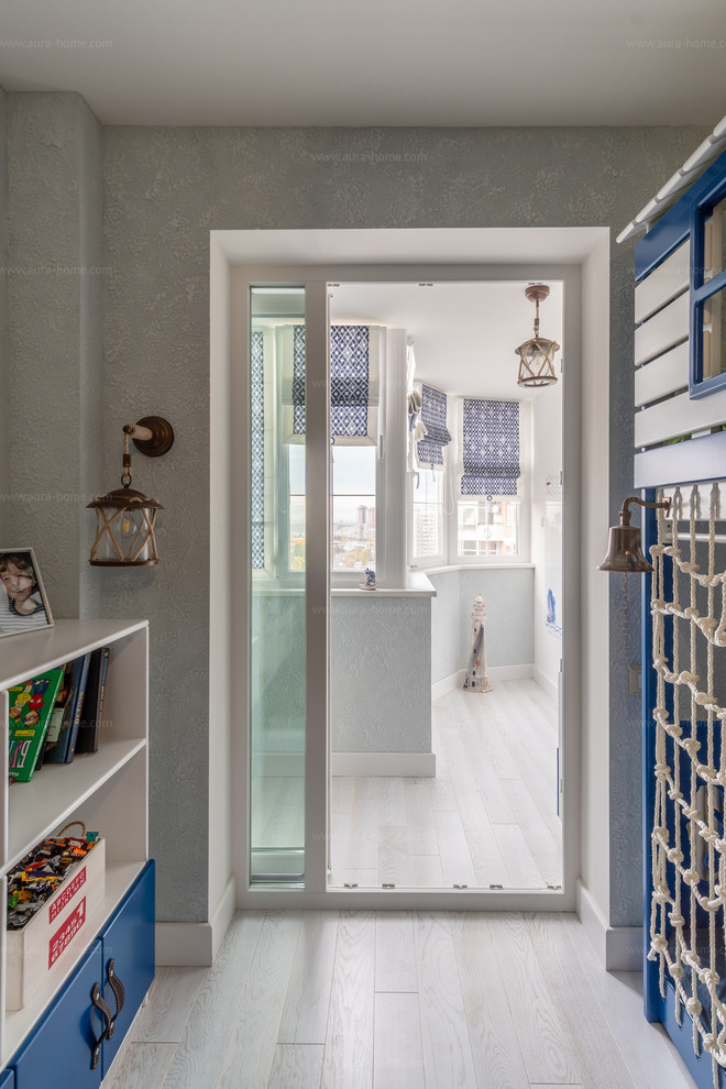 Балкон с римскими шторами в детской