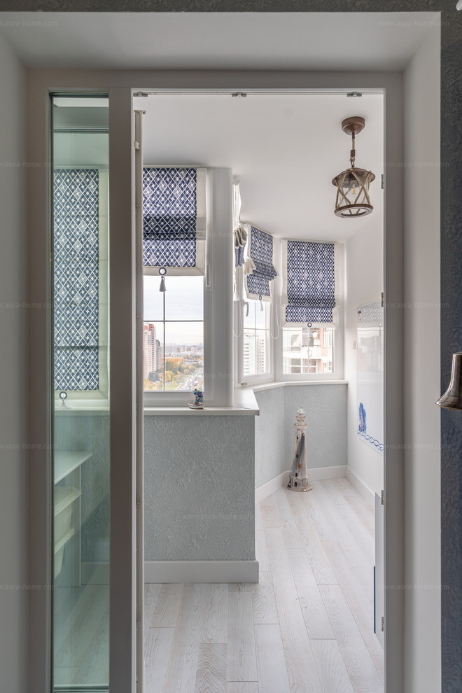 Балкон с римскими шторами в детской