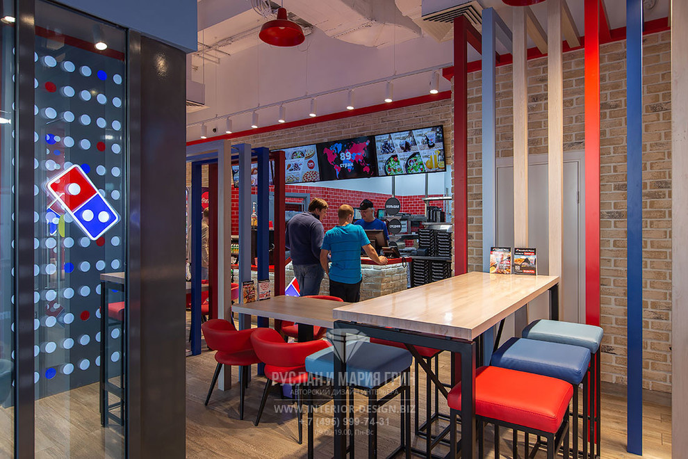 Дизайн интерьера пиццерии Domino’s Pizza
