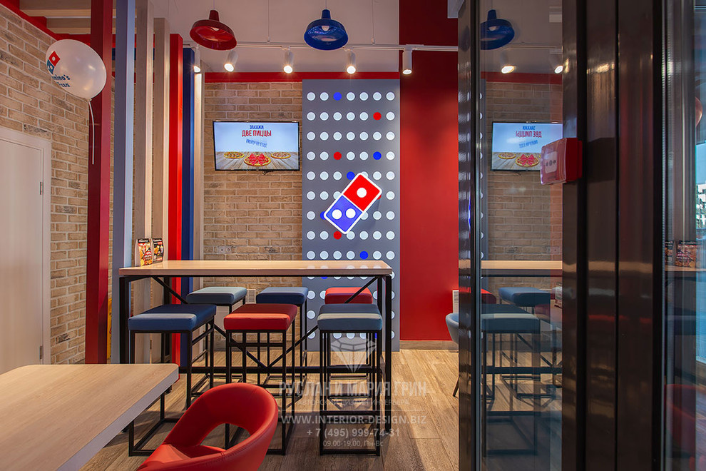 Дизайн интерьера пиццерии Domino’s Pizza