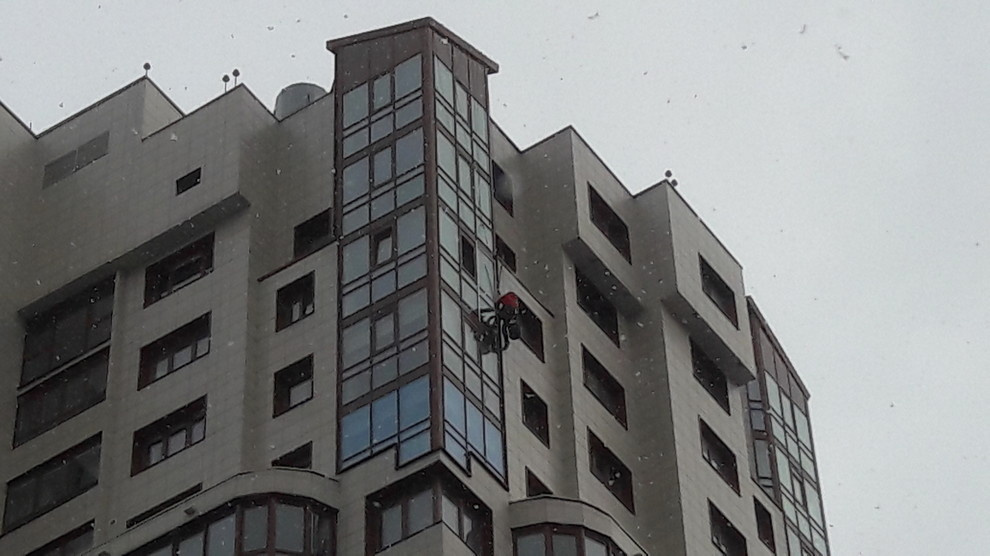 Обложка проекта: Монтаж энергоэффективных стеклопакетов альпинистами - ЖК Ленинский Проспект д.67