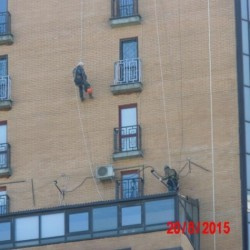 Монтаж архитектурной подсветки альпинистами ТСЖ Янтарный (ул. Лавочкина д.34 к1)