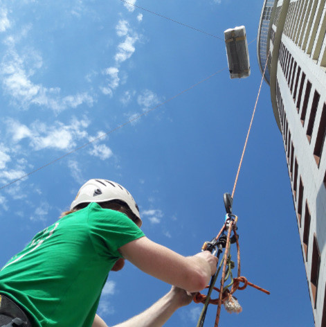 Обложка проекта: Подъем крупногабаритных грузов по фасаду альпинистами: ЖК Дирижабль