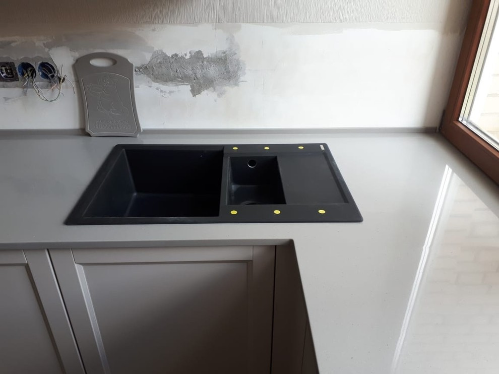 Серая столешница из акрилового камня LG Hi-Macs