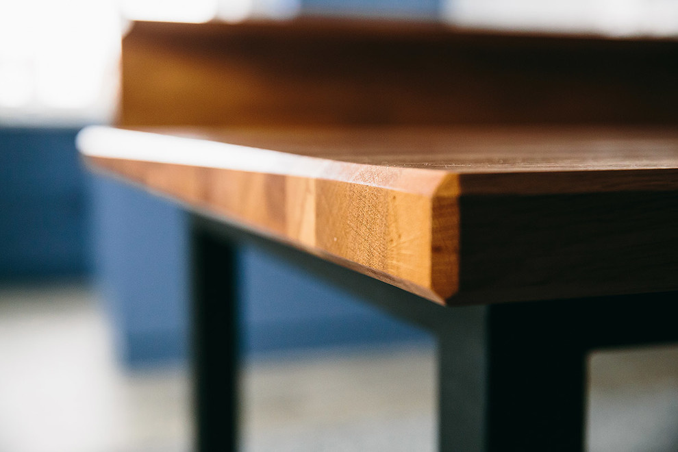 Кухня столовая с большим столом