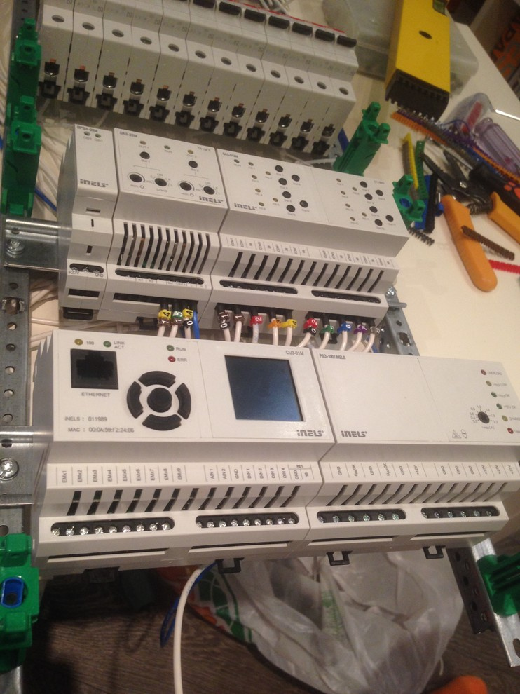 Процесс сборки щита