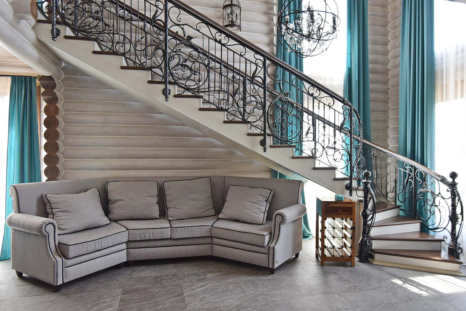 Интерьер дома из сруба