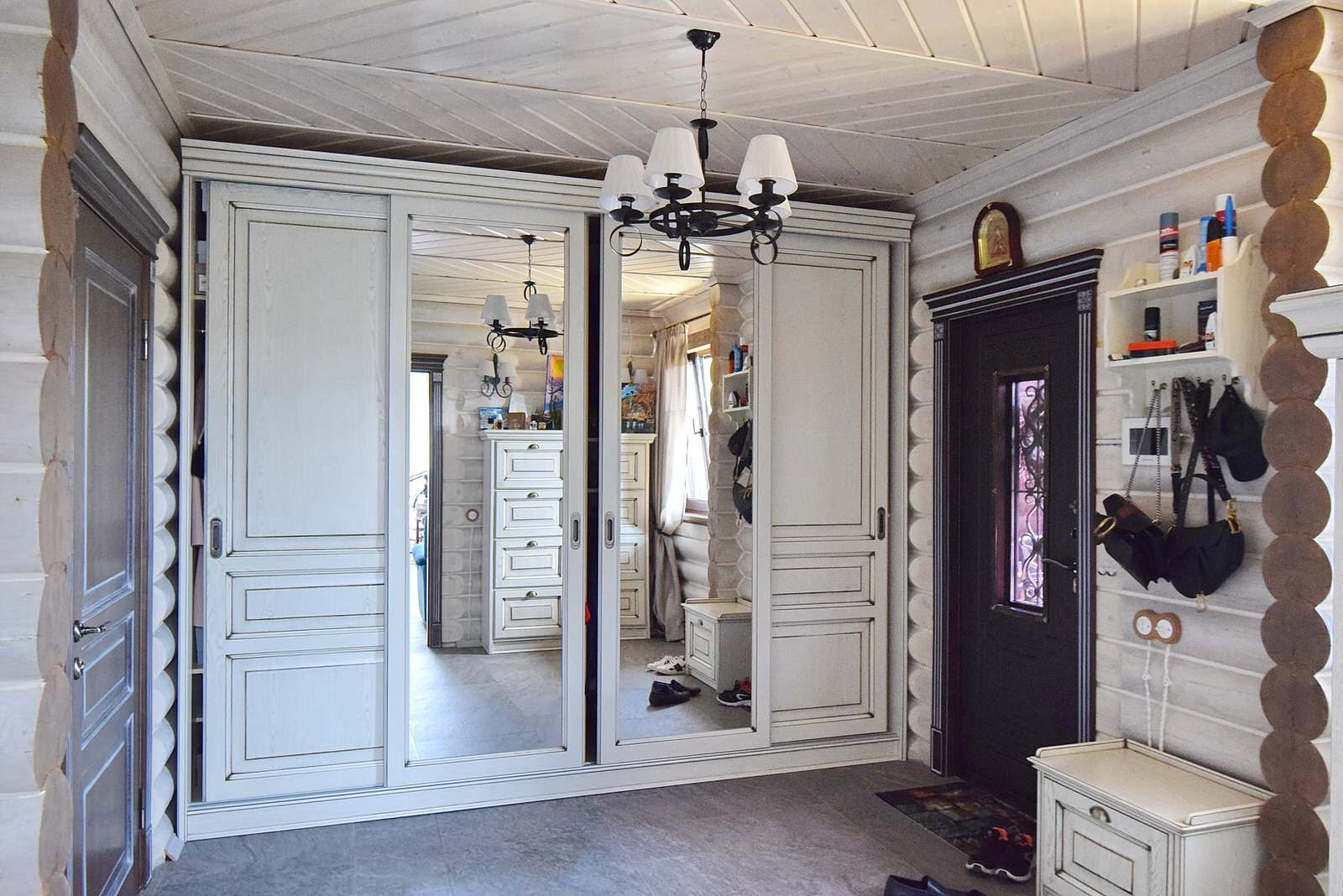 Интерьер дома из сруба