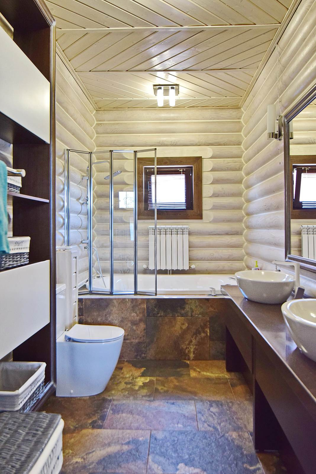 Интерьер дома из сруба