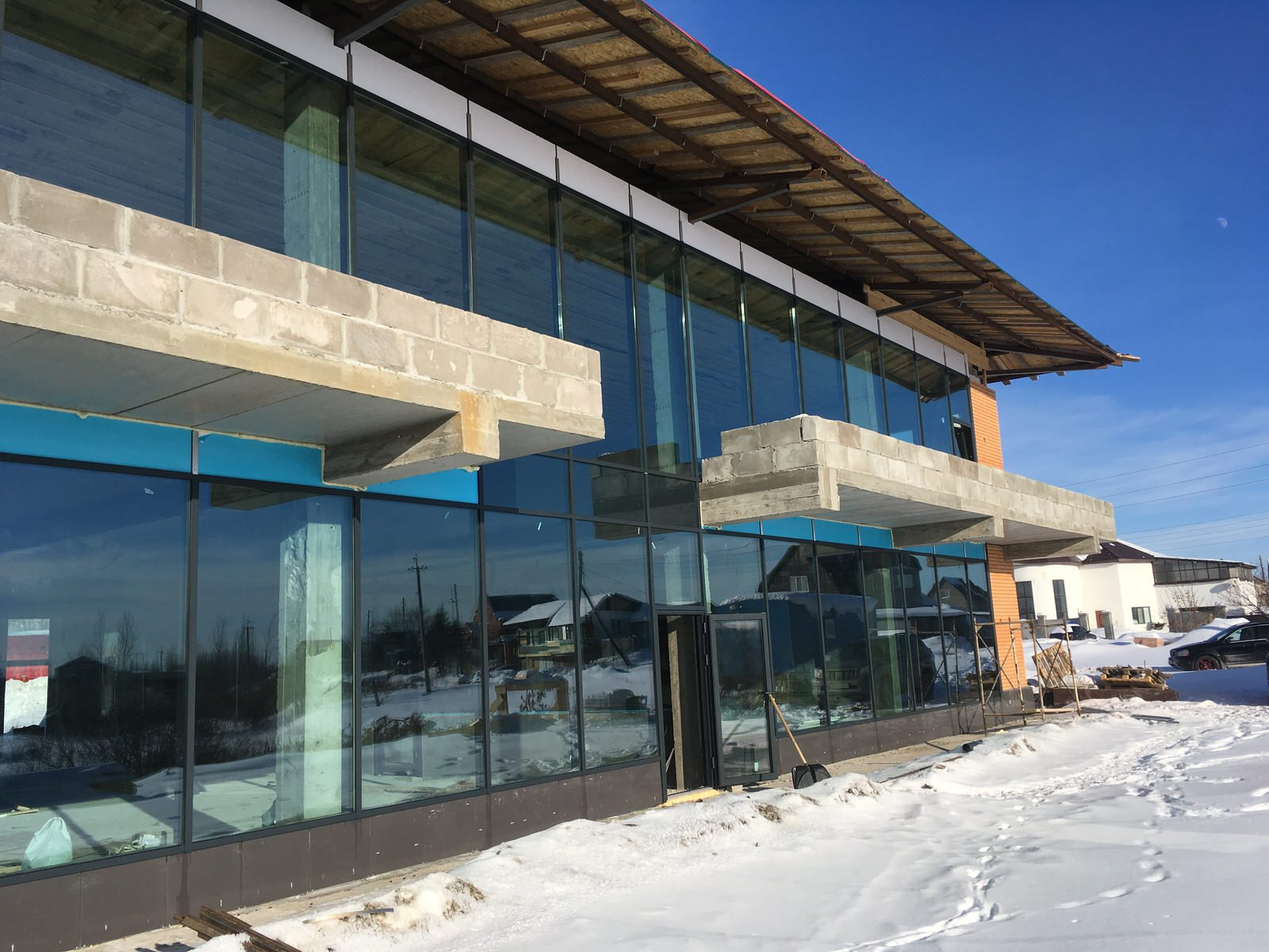 Остекление котеджа в современном стиле (от эскиза до воплощения в жизнь)