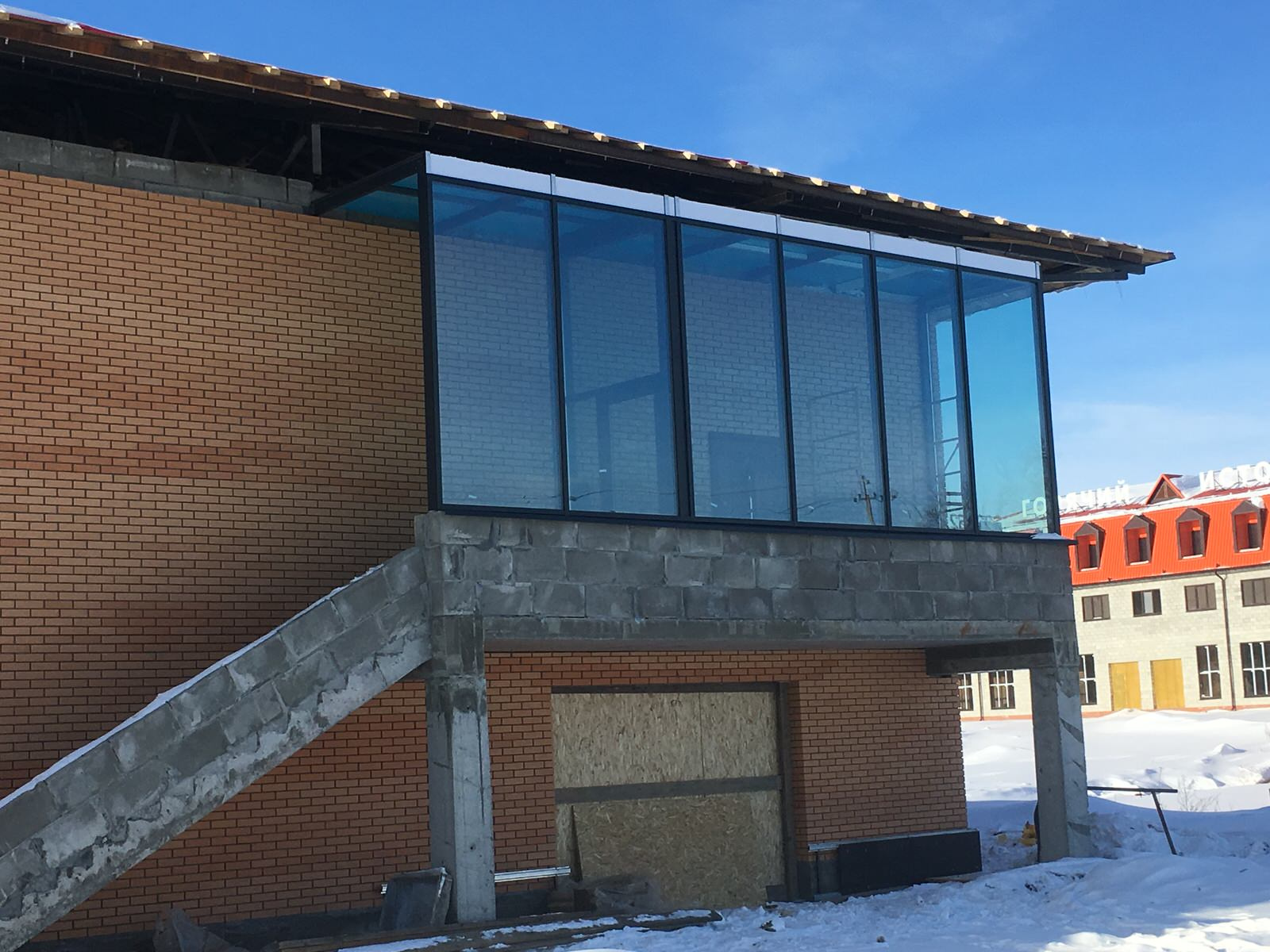 Остекление котеджа в современном стиле (от эскиза до воплощения в жизнь)