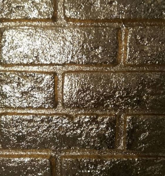 Обложка проекта: Мосфильмовская. Золочение клинкера