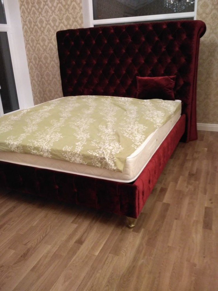 Кровать с изголовьем