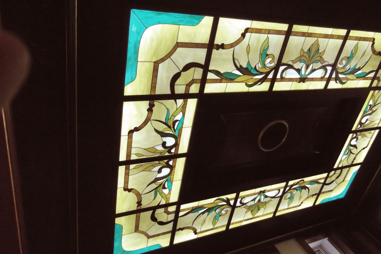 Реализация: Витражи в квартире на Шапова