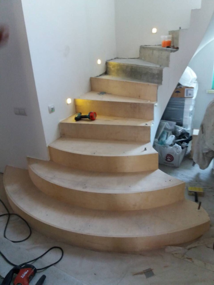 Лестница со ступенями из бука