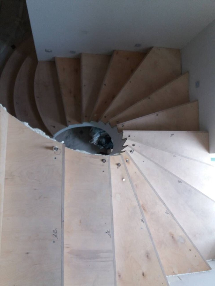 Лестница со ступенями из бука