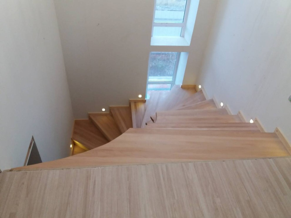 Лестница со ступенями из бука