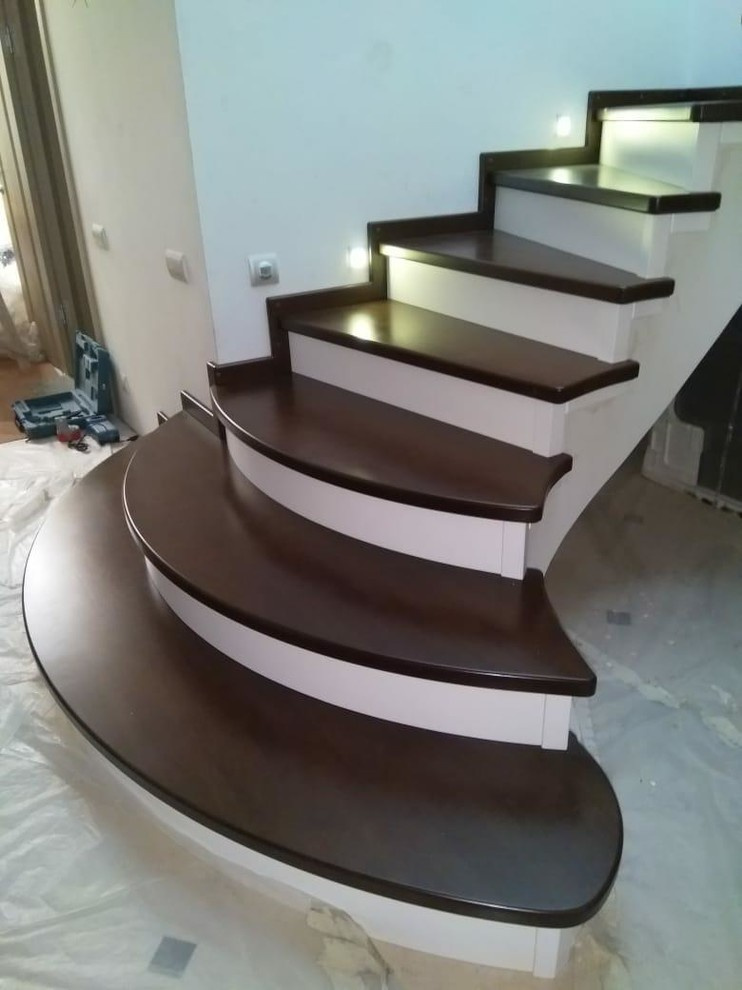 Лестница со ступенями из бука