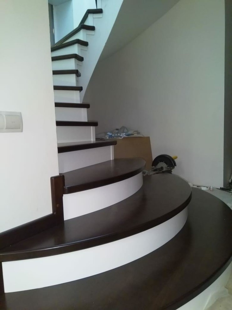 Лестница со ступенями из бука