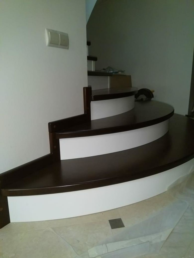 Лестница со ступенями из бука