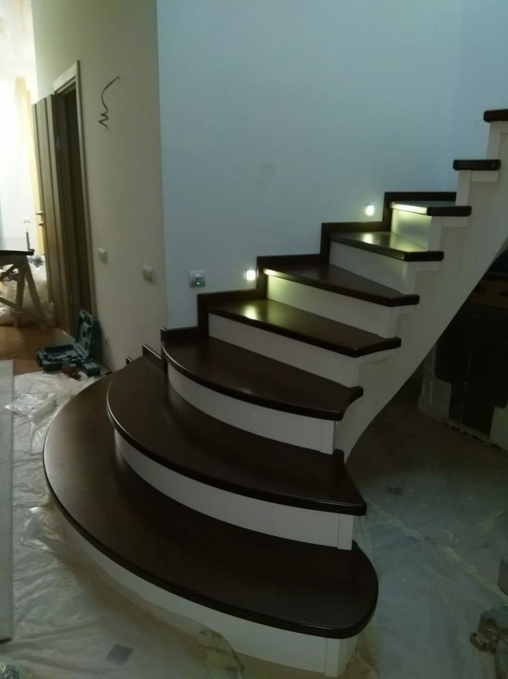 Лестница со ступенями из бука