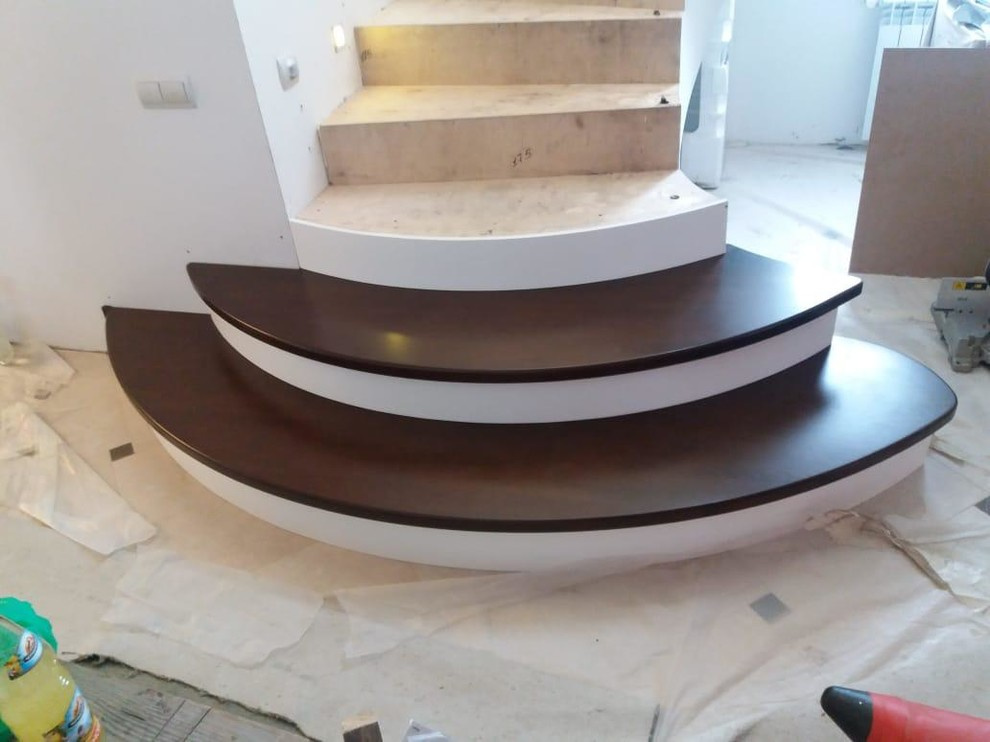 Лестница со ступенями из бука