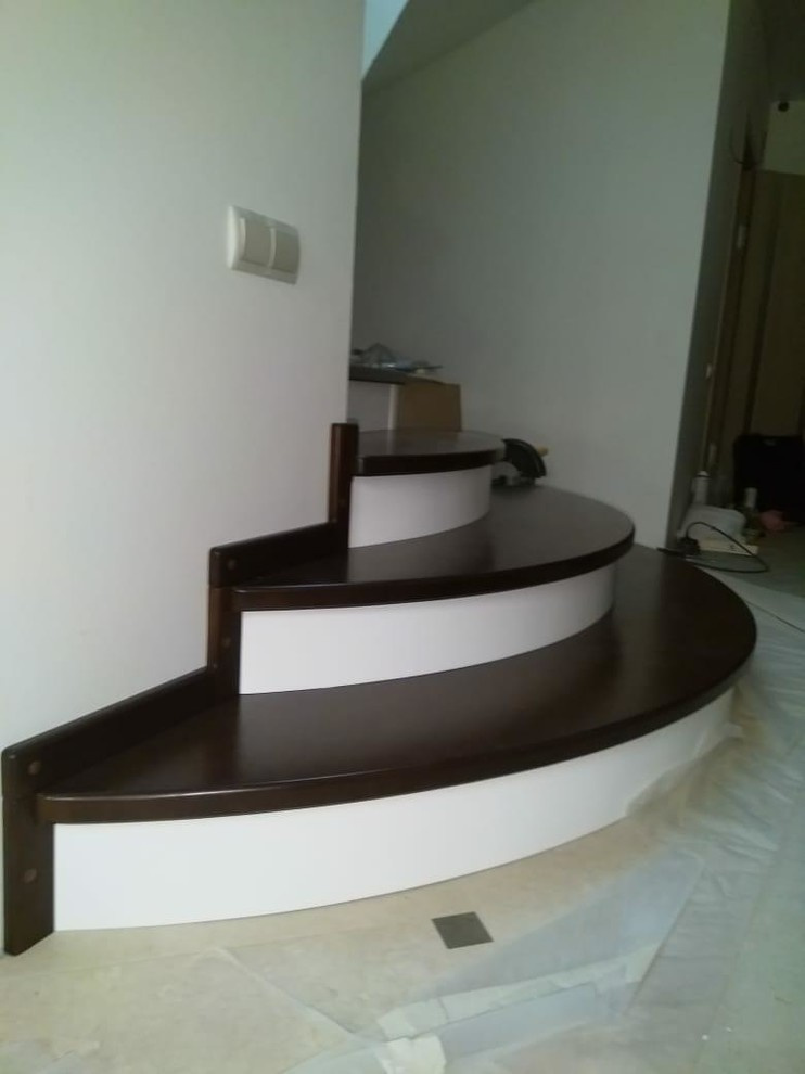 Лестница со ступенями из бука