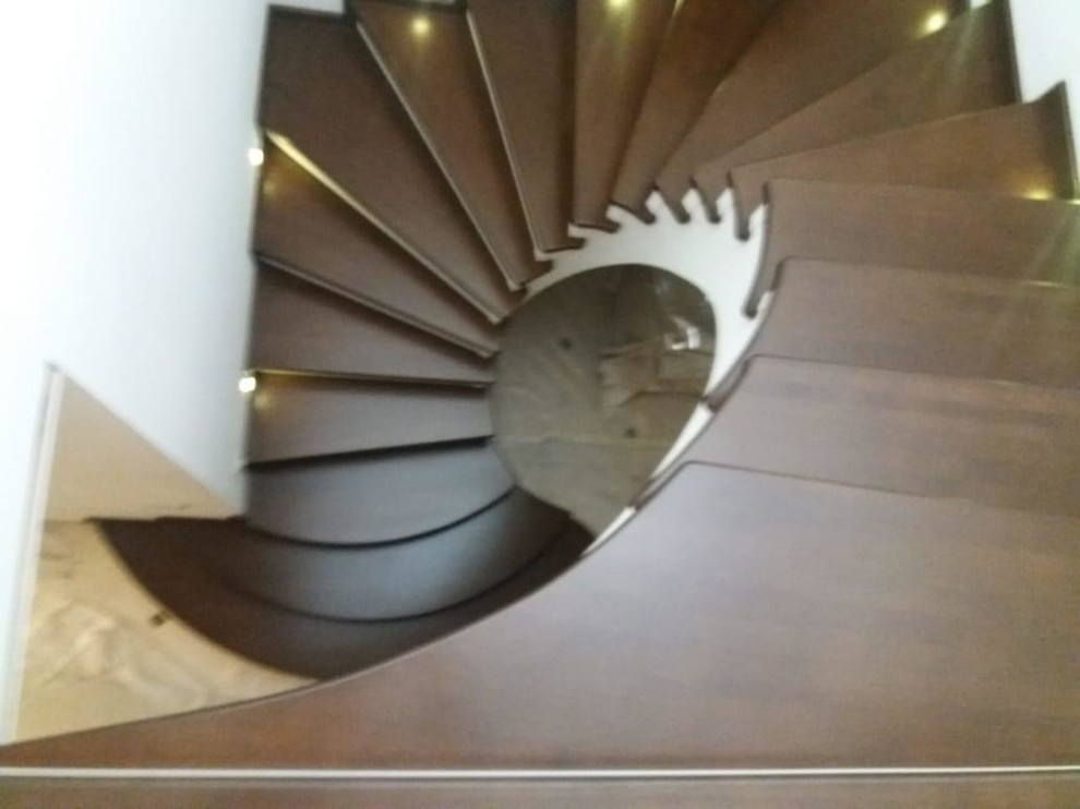 Лестница со ступенями из бука