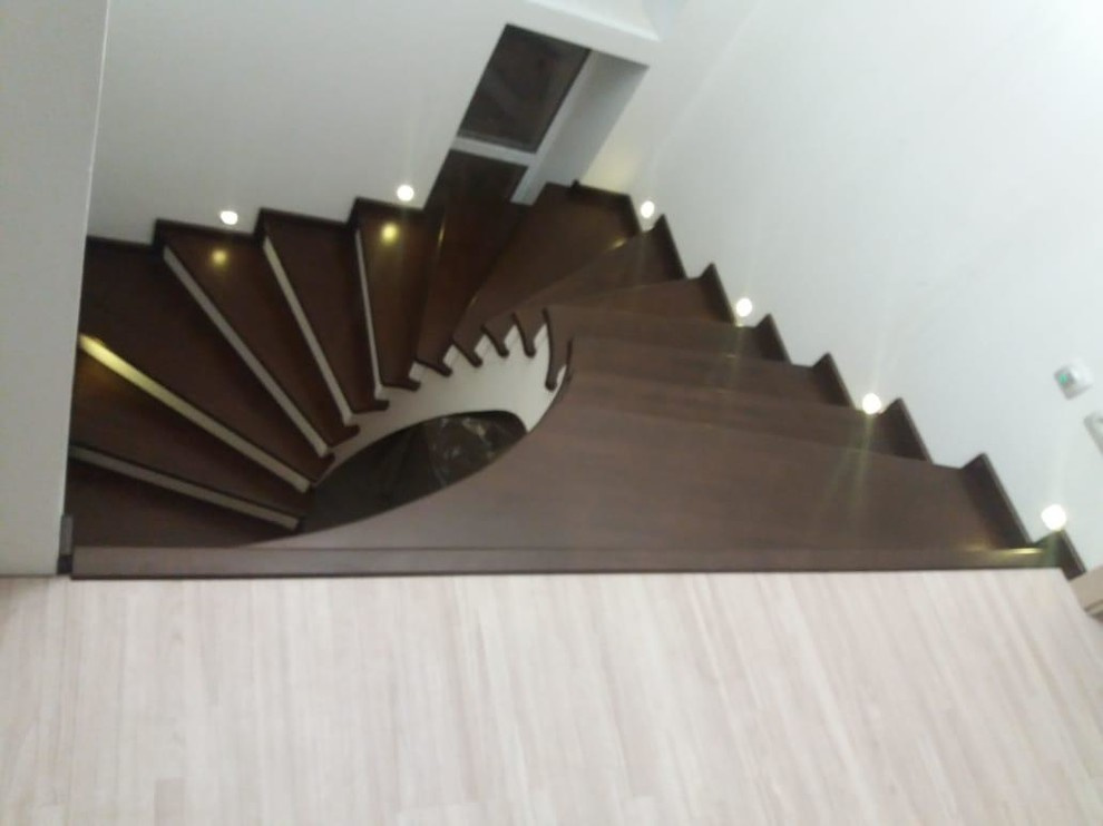 Лестница со ступенями из бука