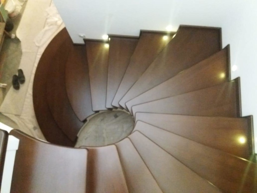 Лестница со ступенями из бука