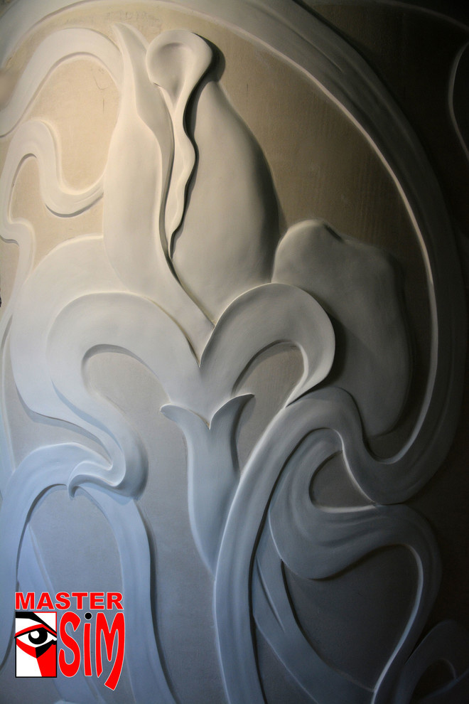 Барельеф ириса в гардеробной