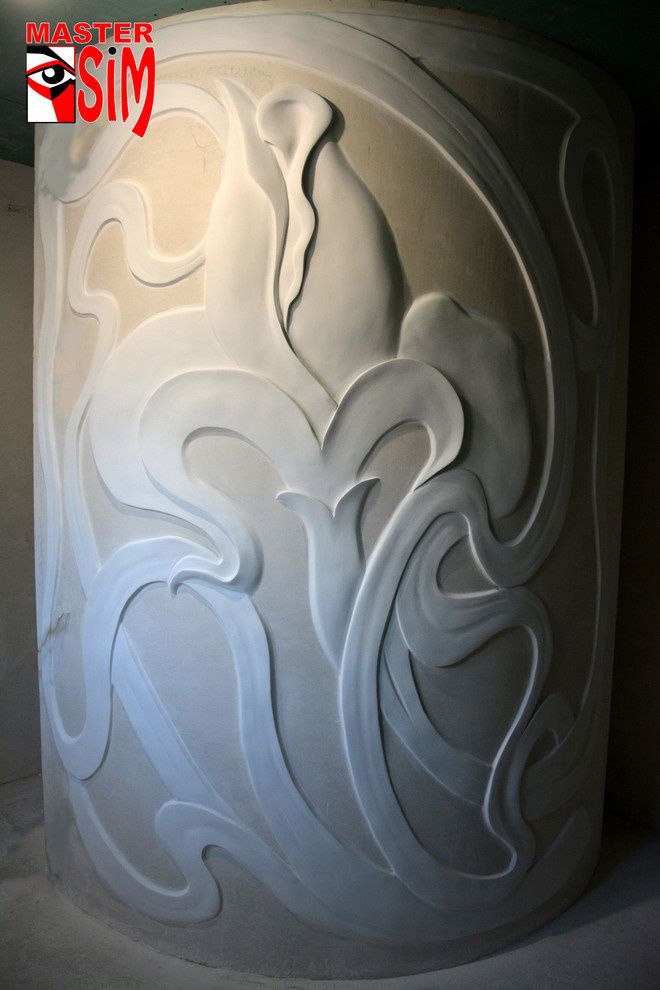 Барельеф ириса в гардеробной