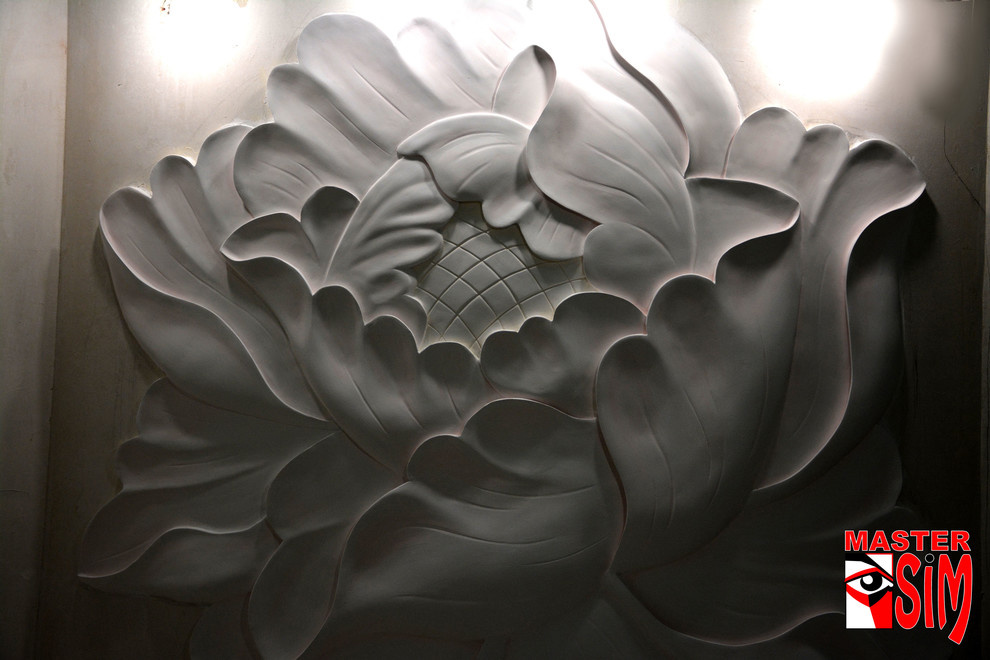 Барельеф на стене спальни Пион