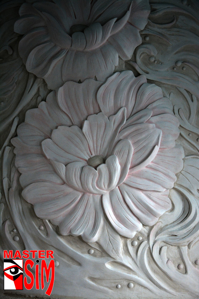 Барельеф цветы на стене в зале