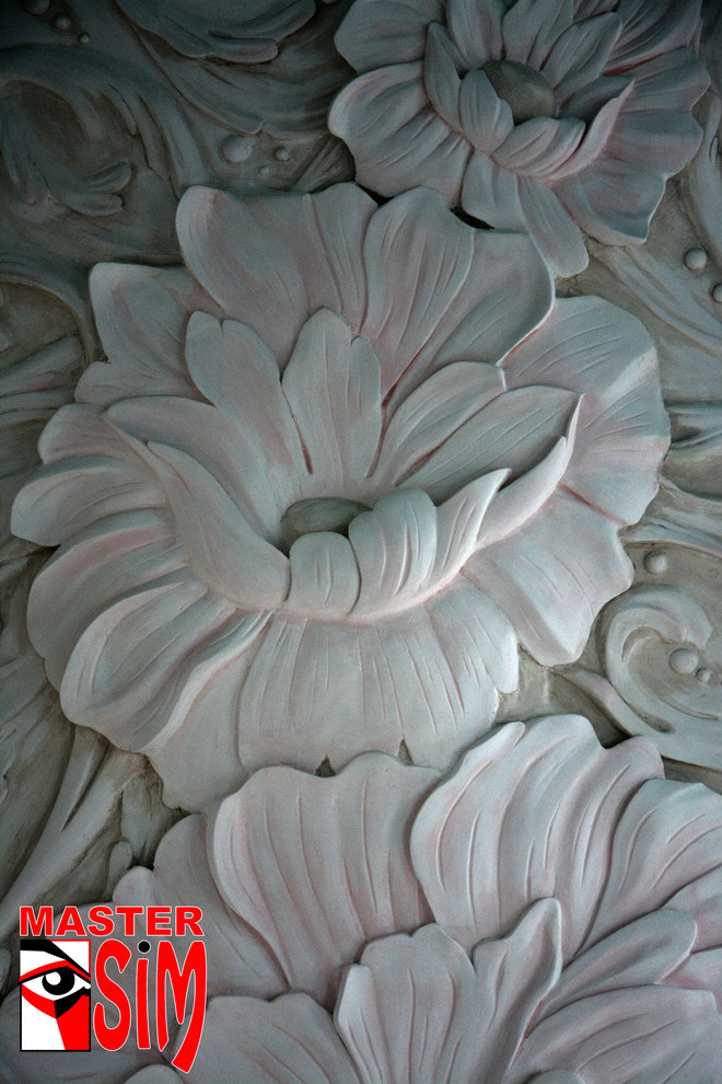 Барельеф цветы на стене в зале