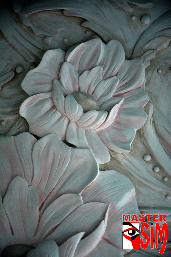 Барельеф цветы на стене в зале